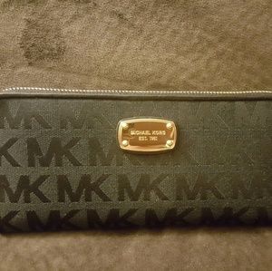 Brand NEW Michael kors wallet